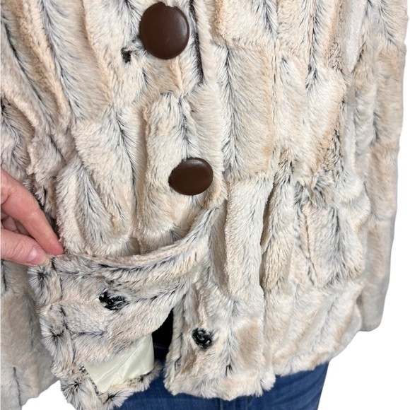 Yoki Jacket Womens Large Cream Faux Rabbit Fur Long Sleeve Button Up SOFT!!! - Picture 8 of 14